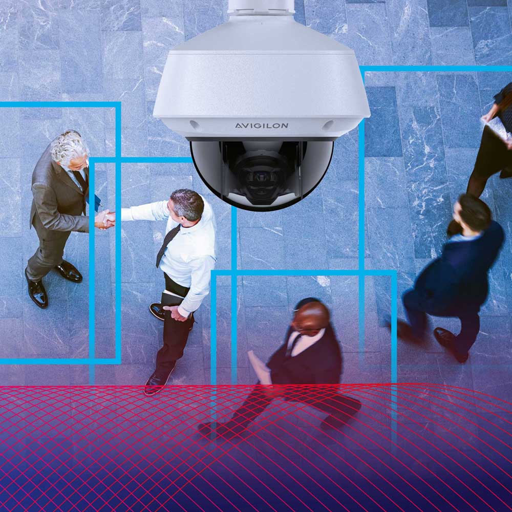Video Security Deckenkamera überwacht Personenbewegungen und erkennt Personen in einem Innenbereich